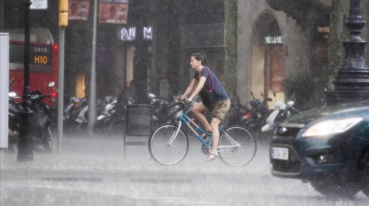 amadridejos34780401 barcelona 22 07 2016 lluvia tormenta en el passeig de gracia160912193847