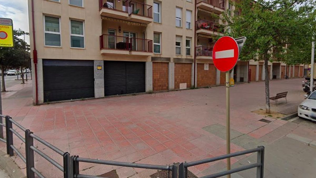 L'antic local del Caprabo, a la cantonada, on se situarà el mercat provisional.