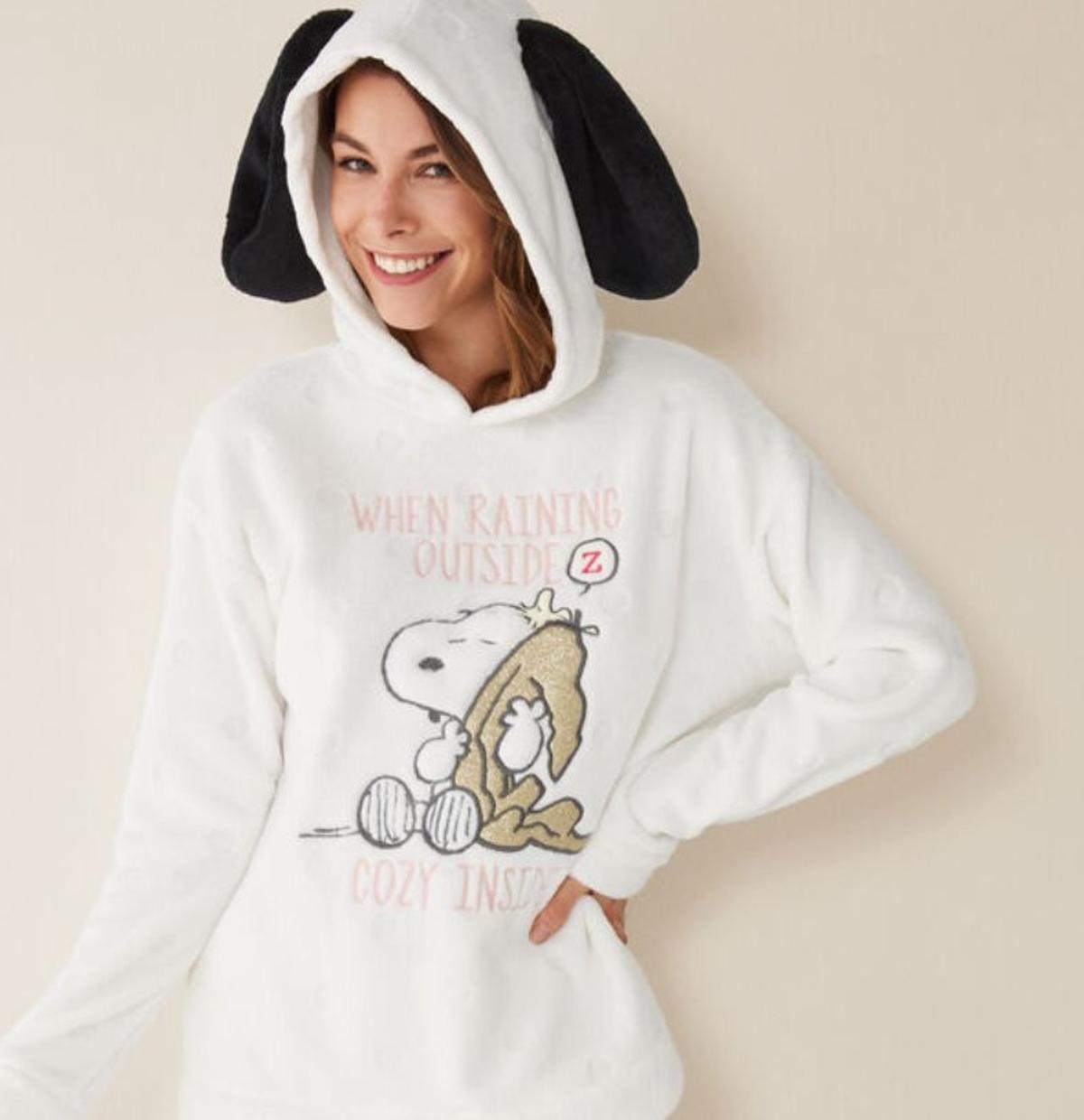 Pijama largo polar de Snoopy (precio: 16,99 euros)