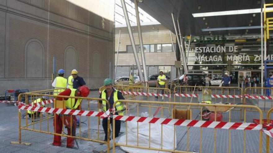 Los trabajos para recuperar los torreones de entrada a la estación ya han comenzado.