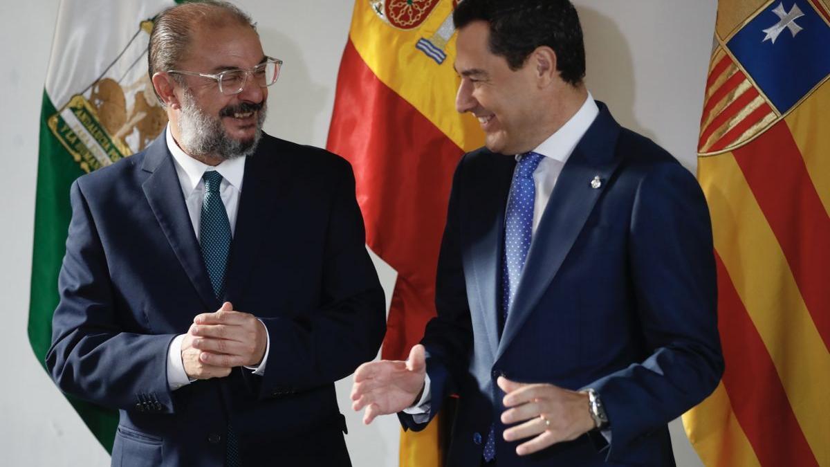 Javier Lambán, presidente del Gobierno de Aragón, y Juanma Moreno, presidente de Andalucía.