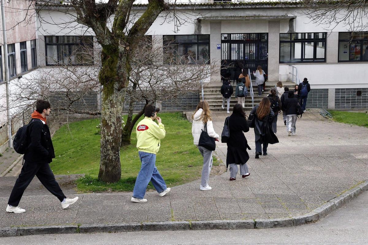 Estudantes da Universidade de Santiago no Campus Sur.