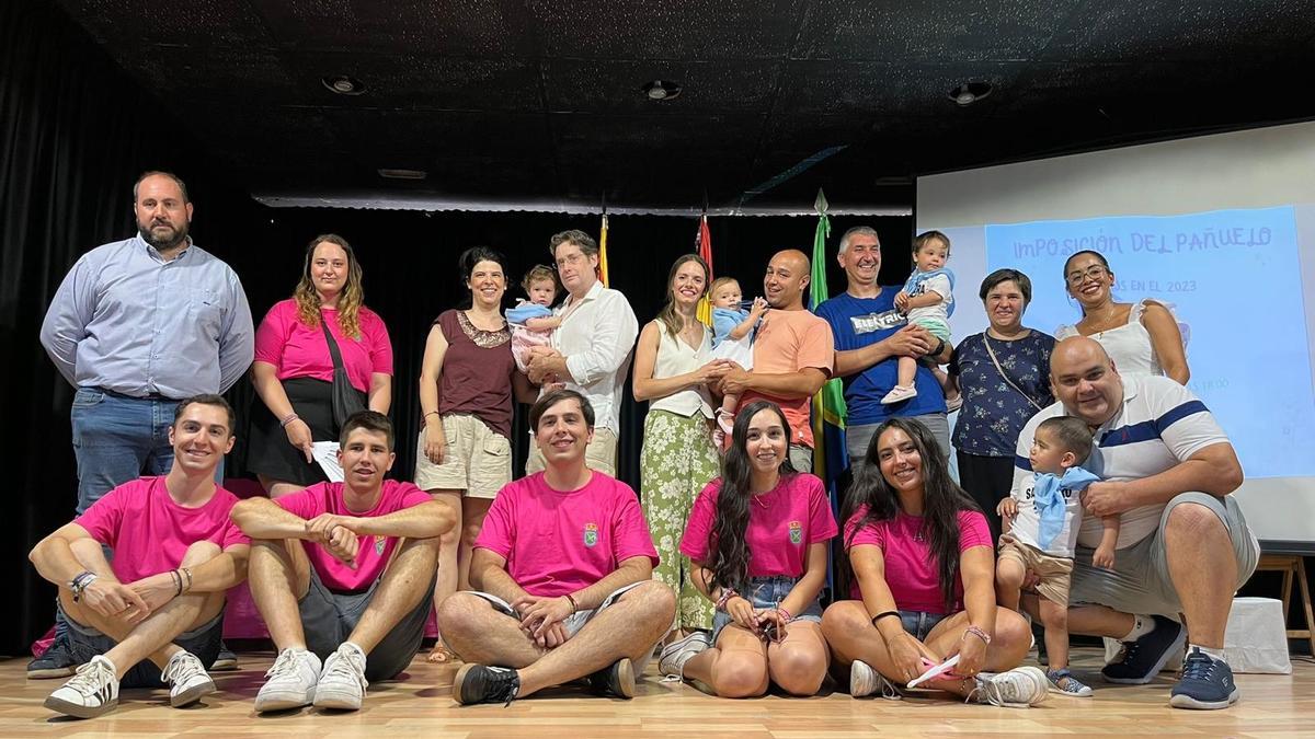 La comisión con los pequeños nacidos en 2023.
