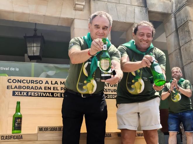 Así fue la emocionante y multitudinaria cata a ciegas para elegir la mejor sidra de Asturias en Nava
