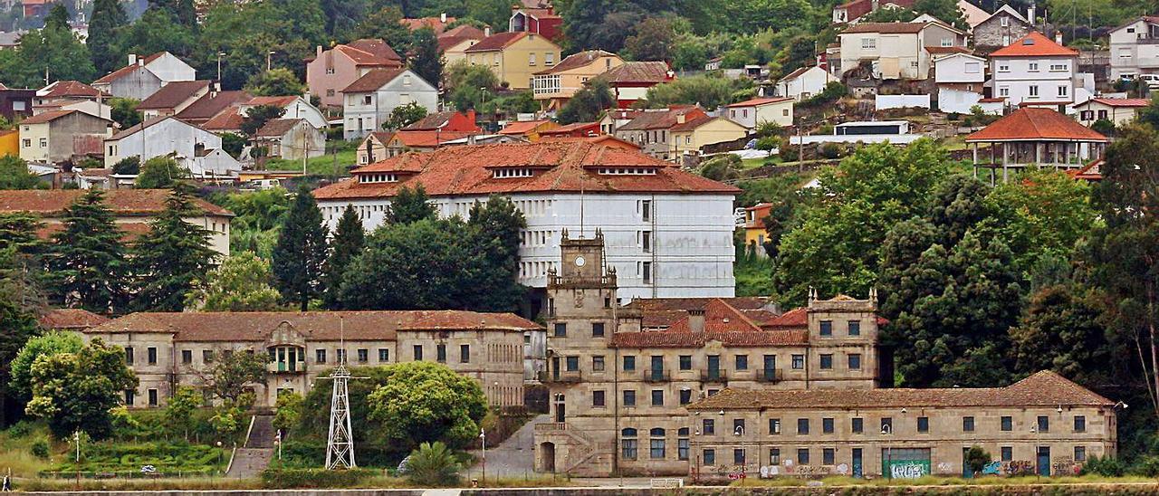 Vista de los edificios Morse, Faraday y Siemens, en el antiguo recinto militar de la ETEA. |   // MARTA G. BREA