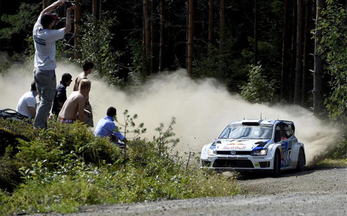 Latvala resiste la embestida de Ogier.