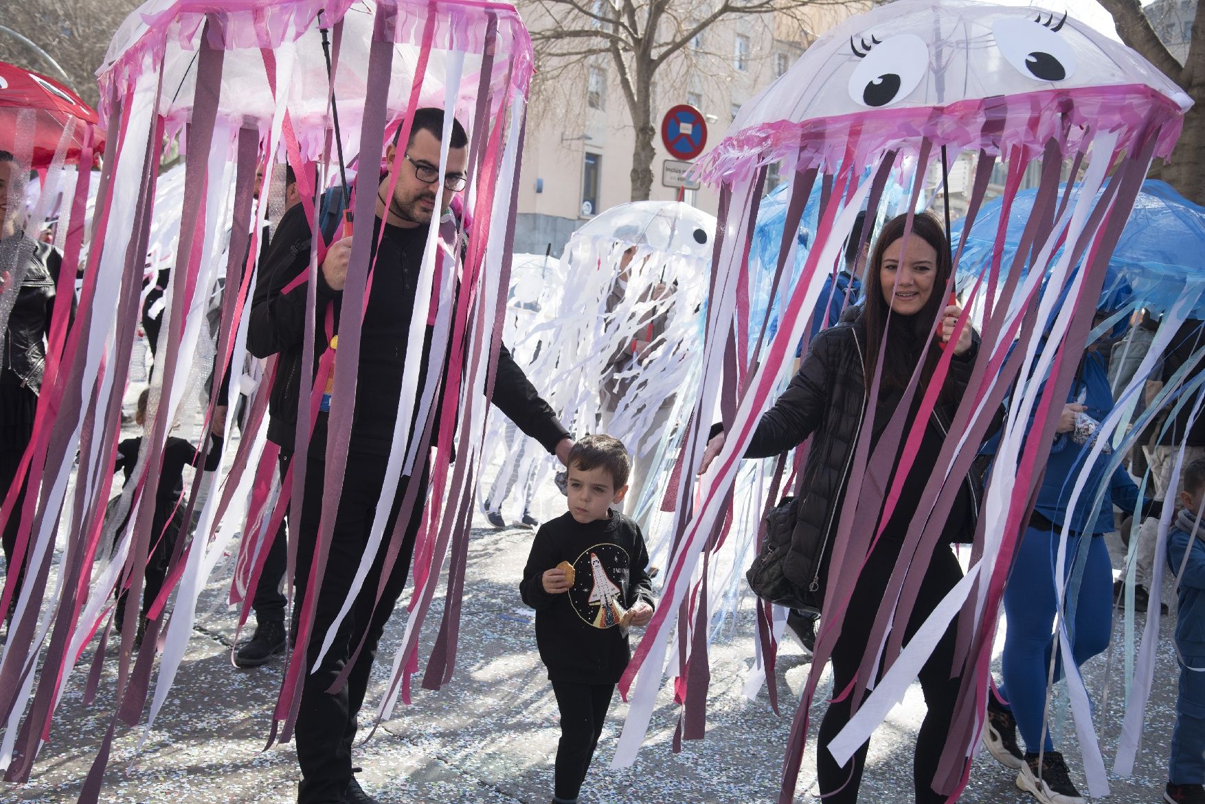 El Carnaval de Manresa recupera la seva màxima esplendor amb una marea d’infants