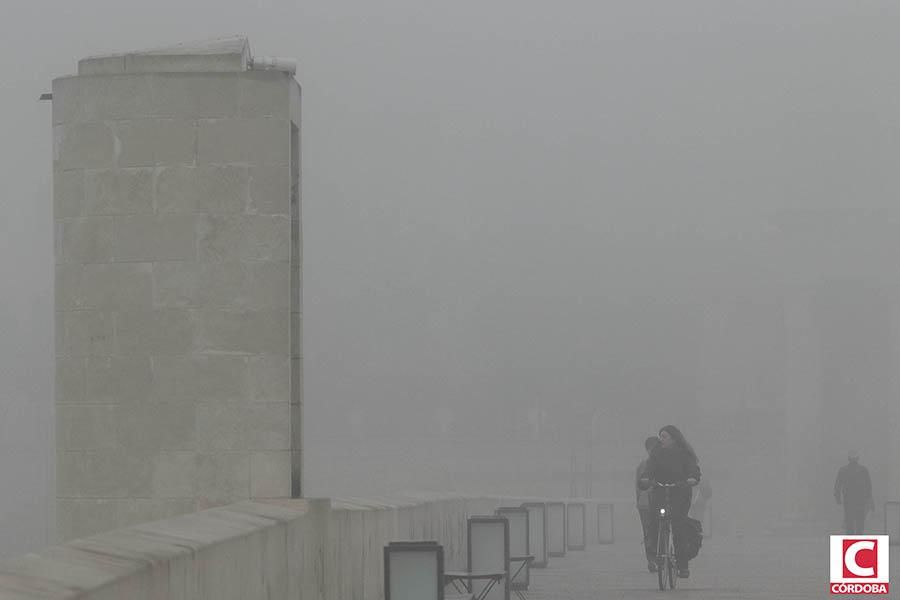 El amanecer de Córdoba bajo la niebla.