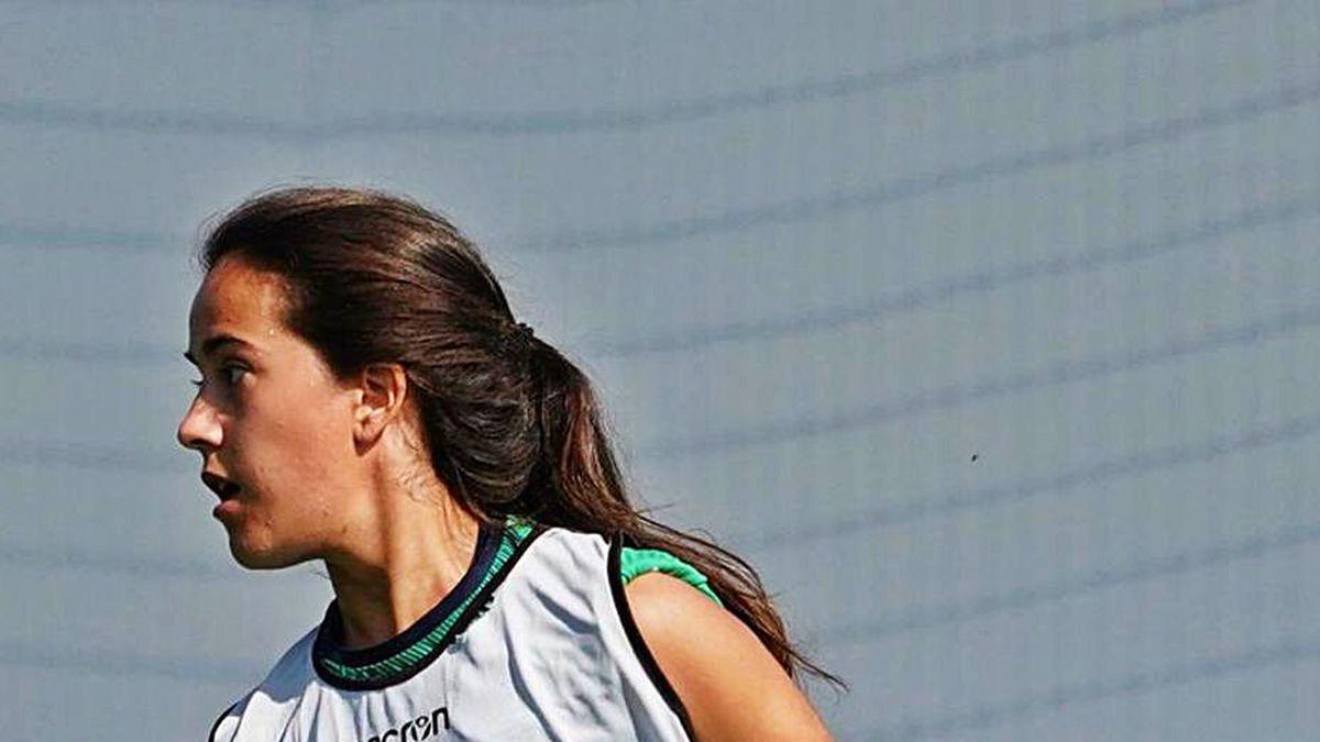 Nuria Rábano, durante un entrenamiento con la Real.