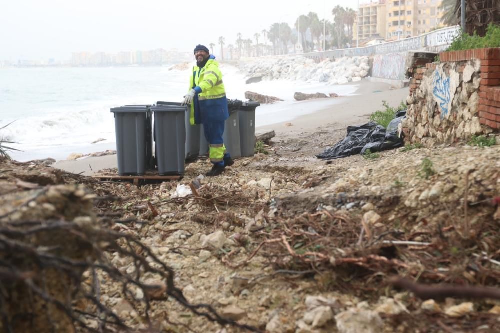 Arreglos en los Baños del Carmen tras los daños causados este fin de semana por la tormenta.
