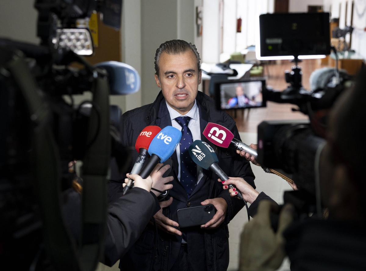 Antoni Vera, conseller de Educación y Universidades, visita el IES Joan Alcover