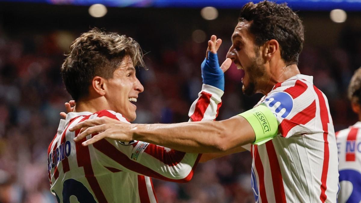 Giuliano celebra con Koke su asistencia contra Osasuna