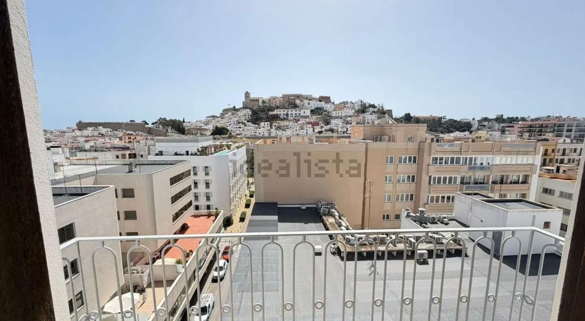 A la venta un ático en Ibiza con unas vistas de 360 grados "que quitan el aliento”: desde Dalt Vila a Talamanca