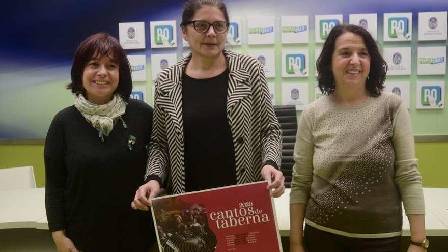 Carme da Silva y representantes de Maravallada en la presentación de &quot;Cantos de Taberna&quot;. // Rafa Vázquez