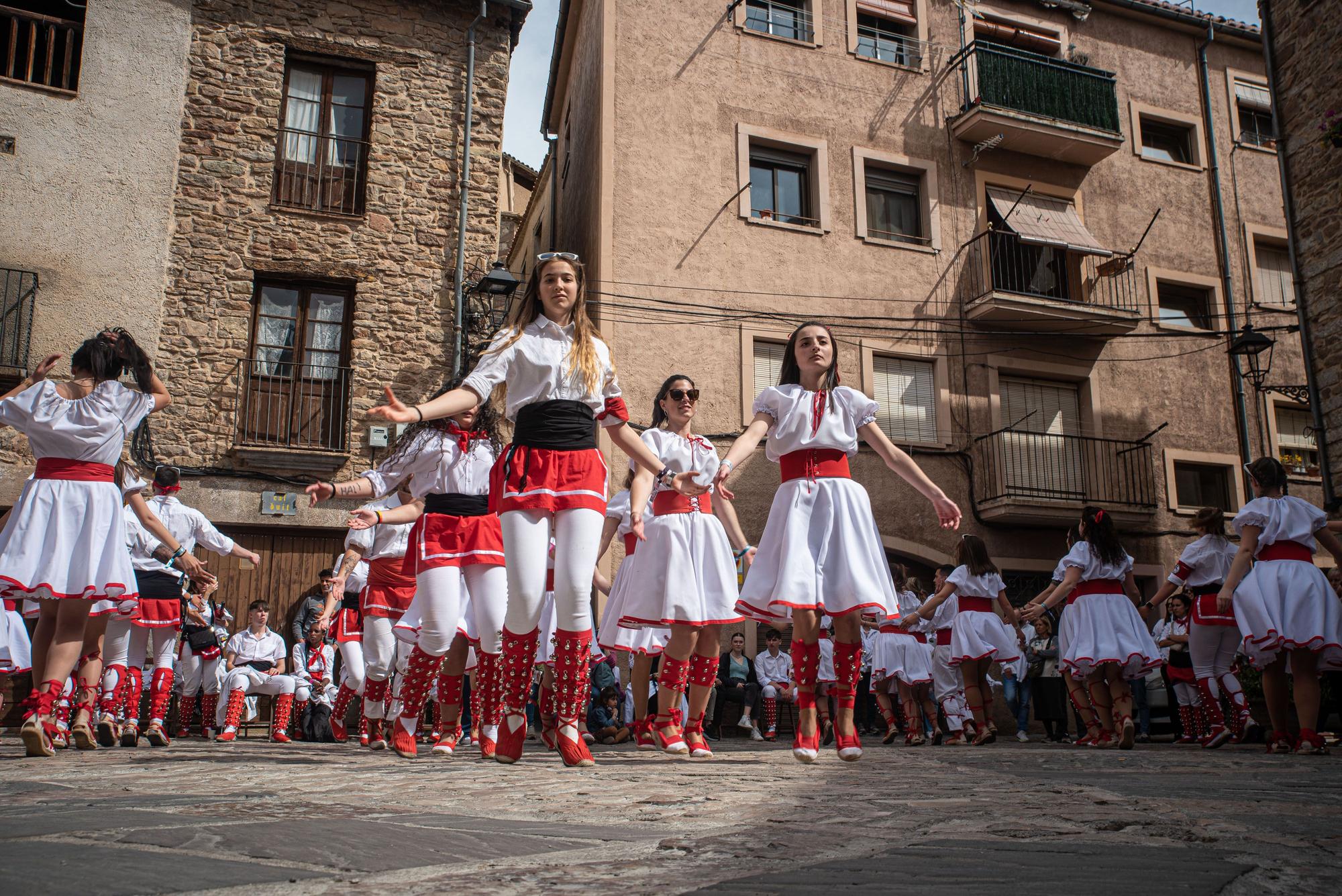 Els caramellaires omplen Súria de música, dansa i festa