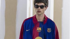El Barça vistió la camiseta de la temporada pasada en el desfile.