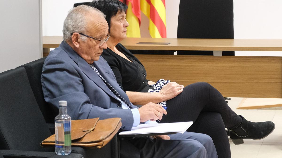 El exsecretario y la exalcaldesa de Monforte del Cid en el juicio en la Audiencia de Alicante.