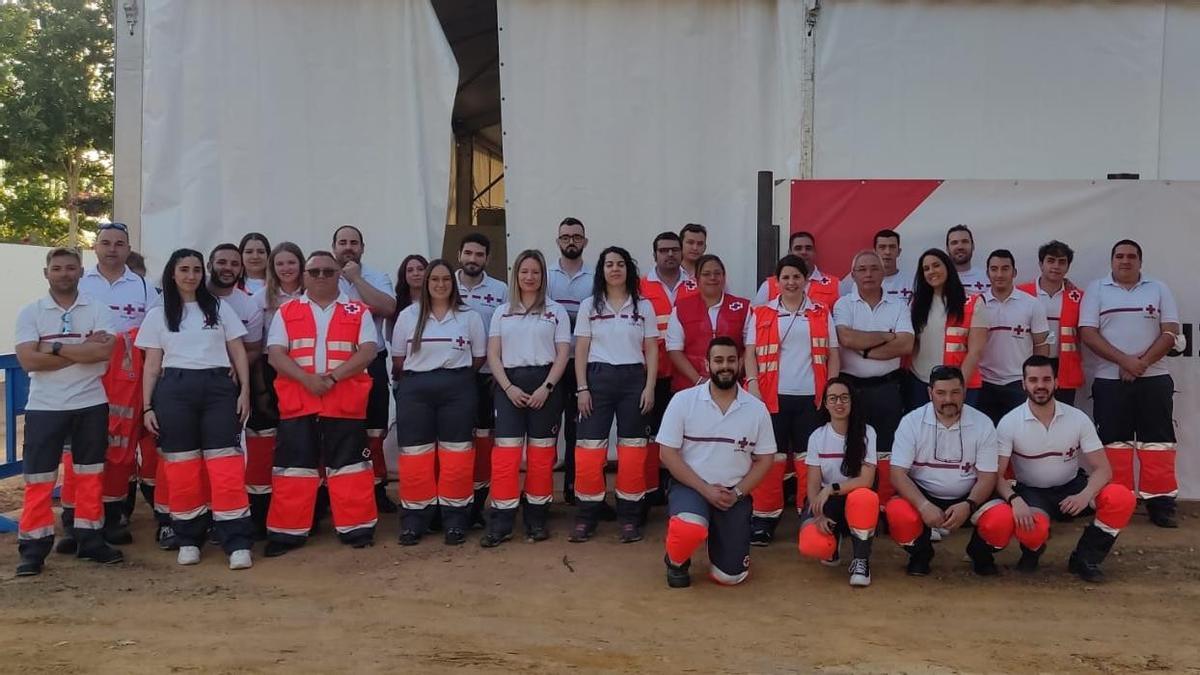 Equipo de Cruz Roja que atendió durante la Feria de Córdoba.