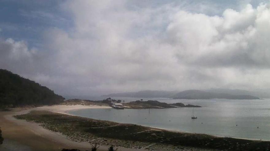 Vista a la Ría desde Cíes esta mañana. // MG