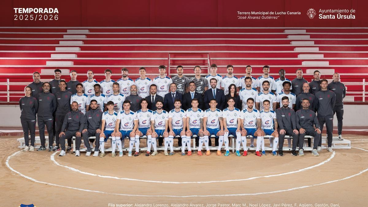 Fotografía de plantilla, 'staff' y Consejo del CD Tenerife al cierre de la temporada 25/26.