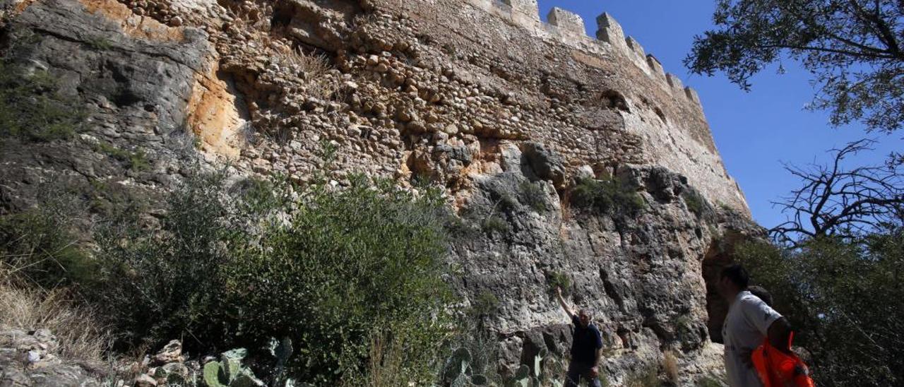 El castillo de Corbera entra en la lista roja del patrimonio por el riesgo de desplomes