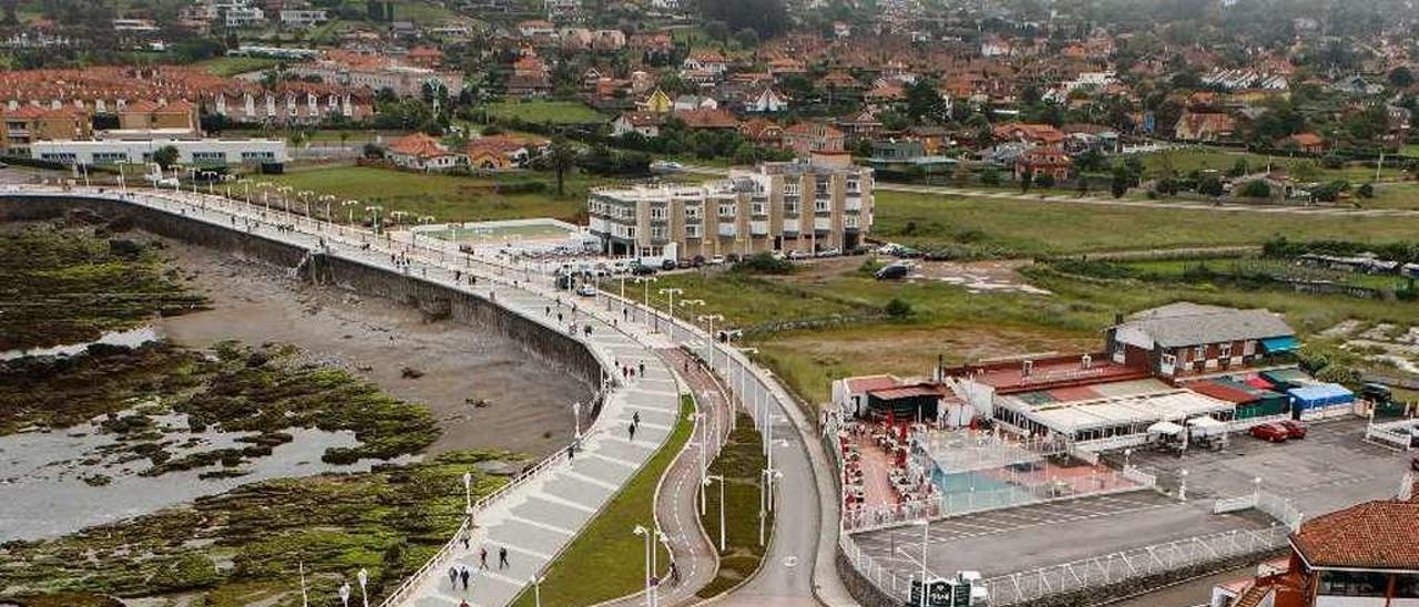 En la parte superior, las parcelas del plan del Rinconín que rodean el edificio del Rick&#039;s y lindan con Las Terrazas del Pery, la avenida de José García Bernardo, el Sanatorio Marítimo y la Carretera de la Providencia.