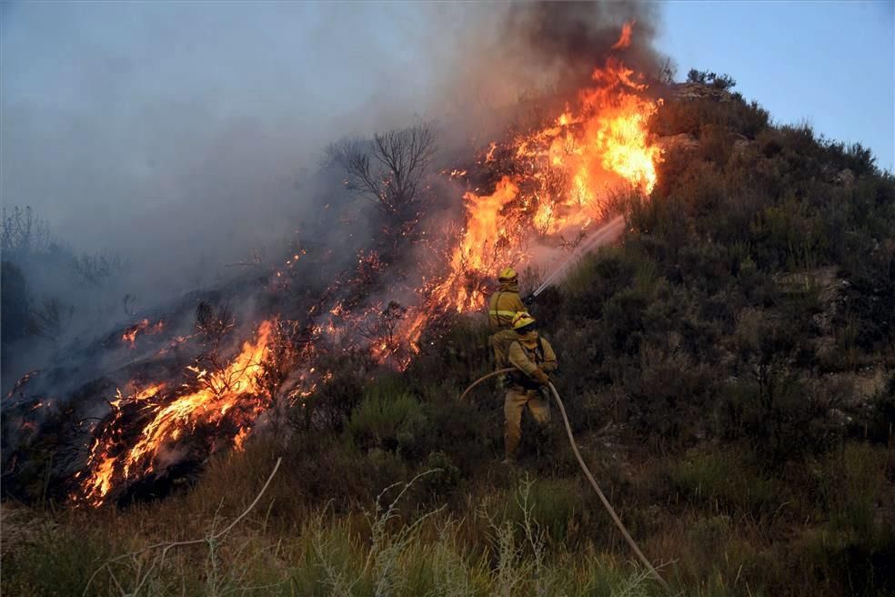 Impresionante incendio en la sierra de Alcubierre