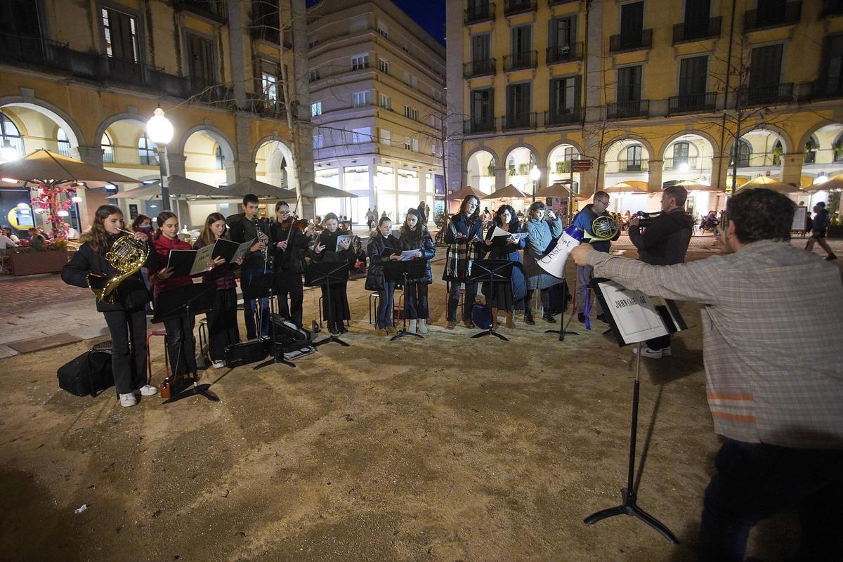 Les fotos de l'espectacle multisensorial "Cage Reload" a la plaça Independència de Girona