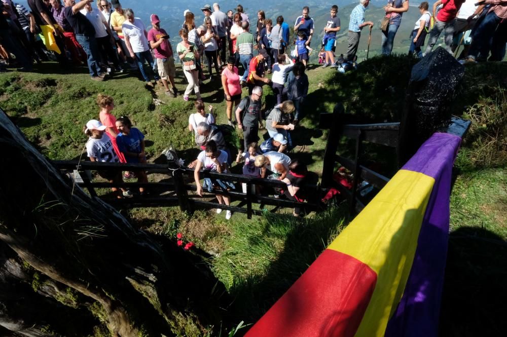 Homenaje a las víctimas del Pozo Funeres