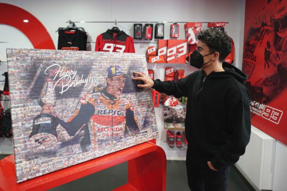 Ramón Márquez , presidente del Fan Club de Marc, le ha sorprendido con un regalo muy especial