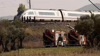 El accidente en la línea Madrid-Sevilla reaviva el miedo a viajar en tren tras la pesadilla de Adamuz: "Estamos cagados, ¿qué va a ser lo siguiente?"