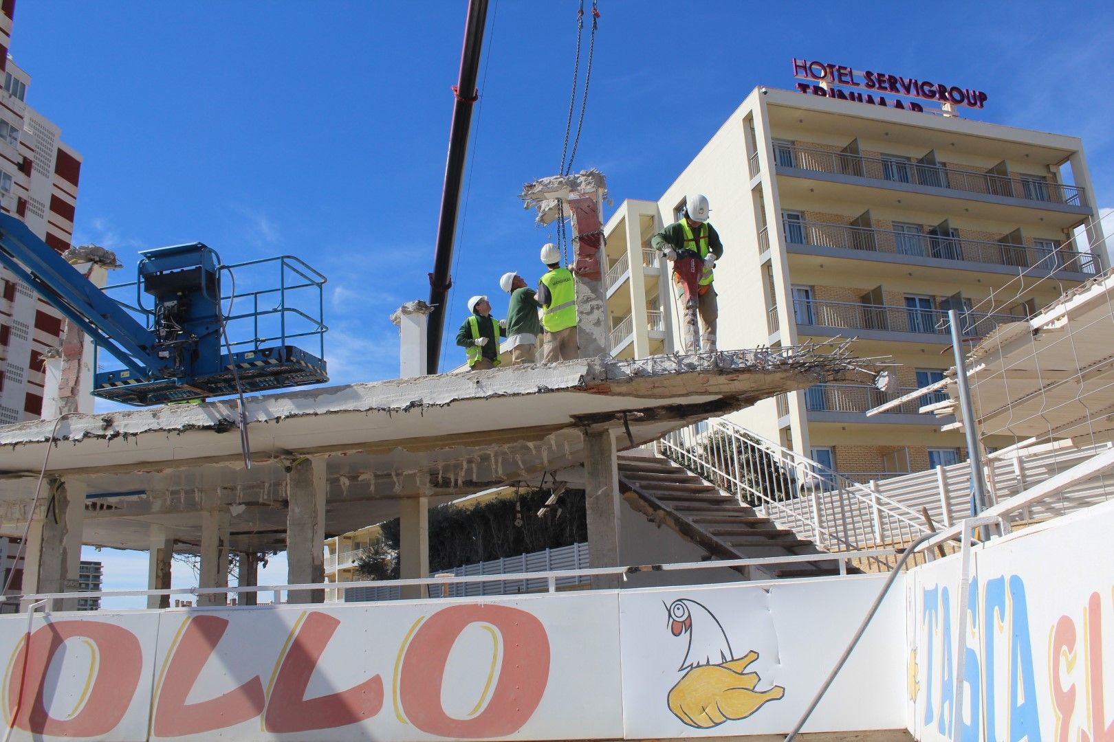 Empieza el derribo de la mítica Tasca El Pollo en Benicàssim