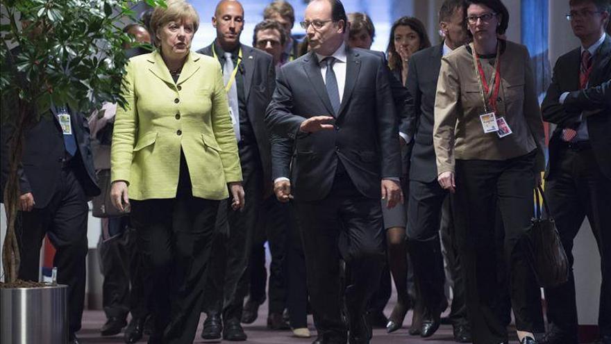 Merkel y Hollande piden una cumbre europea extraordinaria para el martes