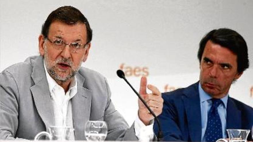 Mariano Rajoy i José María Aznar, en un moment de la intervenció d&#039;ahir al campus FAES.