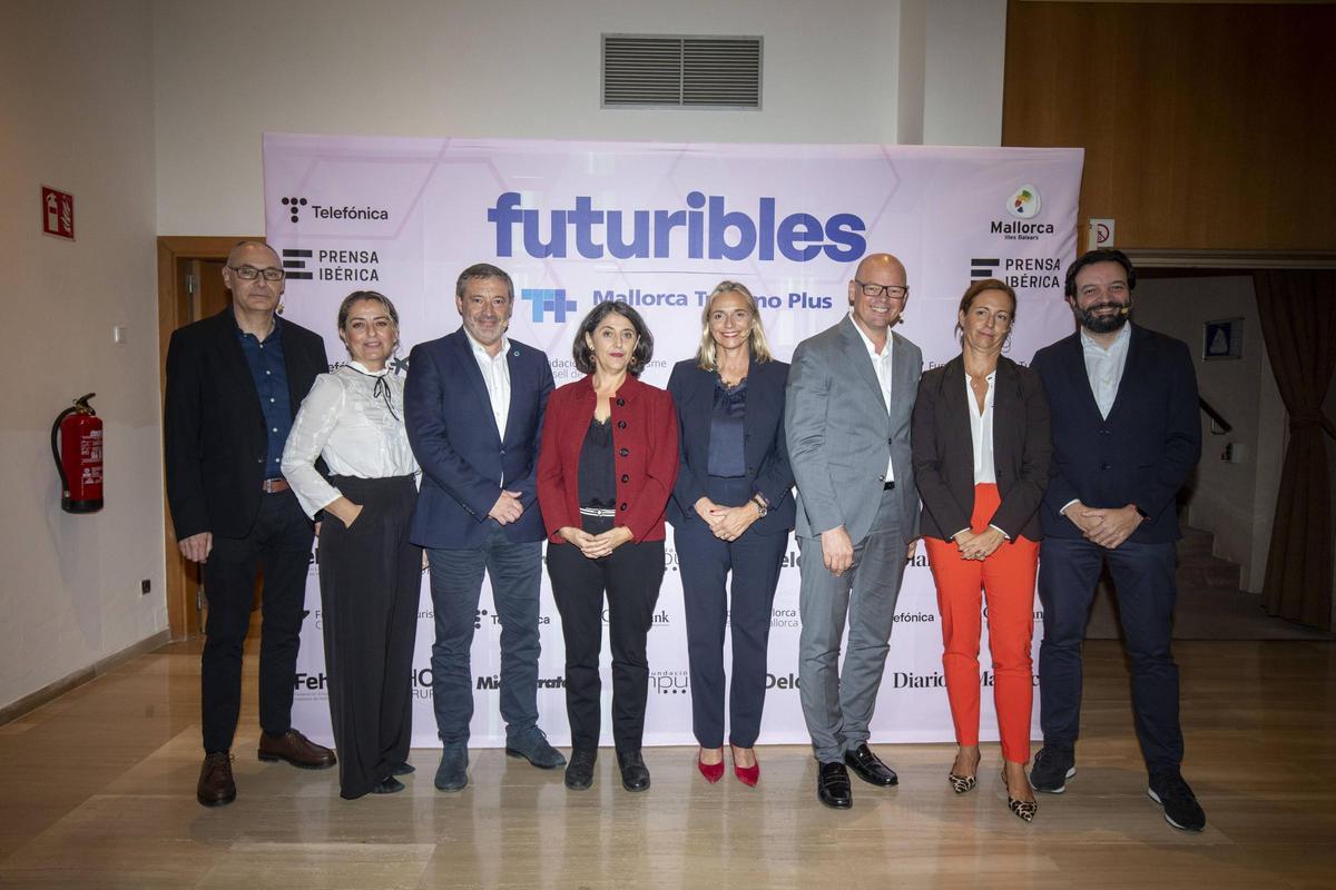 Xavier Bonany, Pepa Olmedo, Jaume Monserrat, Marisa Goñi, María Frontera, Antoni Riera, Pilar Ferrer y Joan Barceló, en el club de Diario de Mallorca.