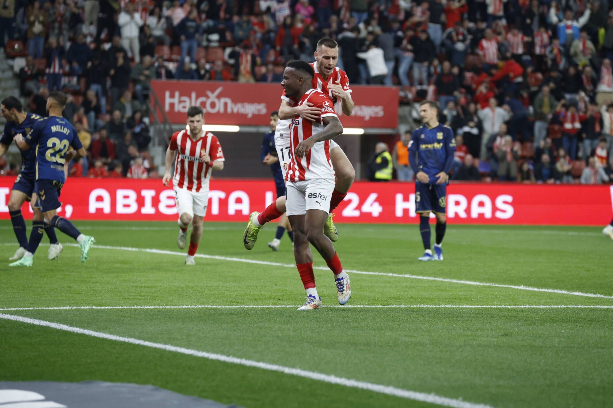 EN IMÁGENES: El Sporting - Tenerife disputado en El Molinón