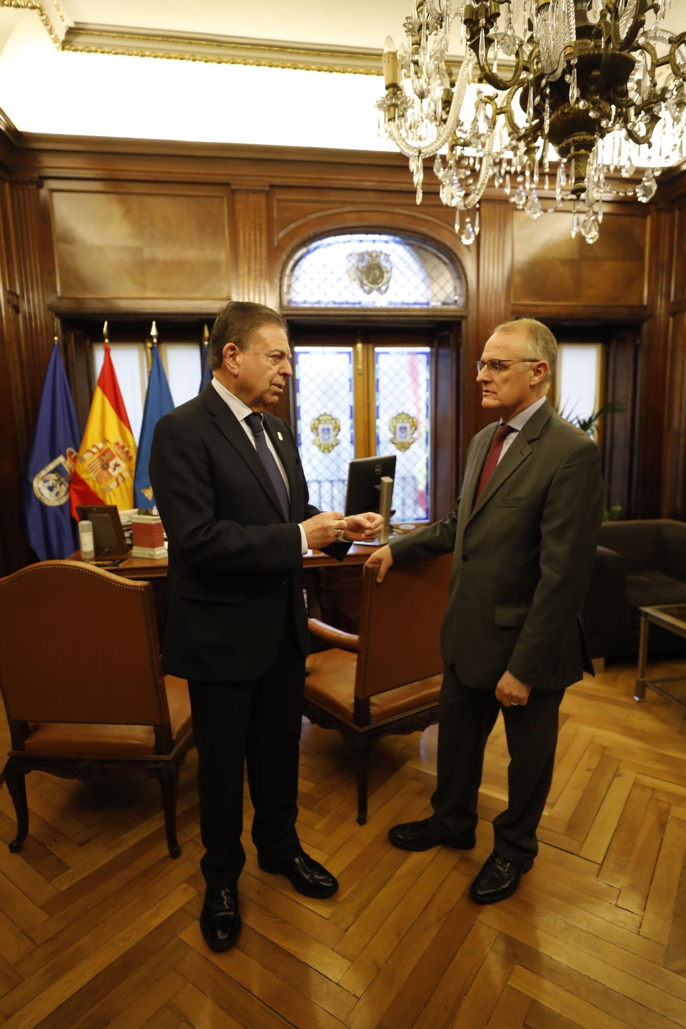 EN IMÁGENES: Diego Canga se entrevista con Alfredo Canteli en Oviedo