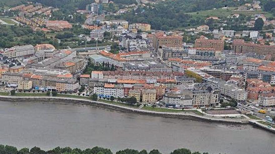 Vista de O Temple, desde el otro lado de la ría de O Burgo.