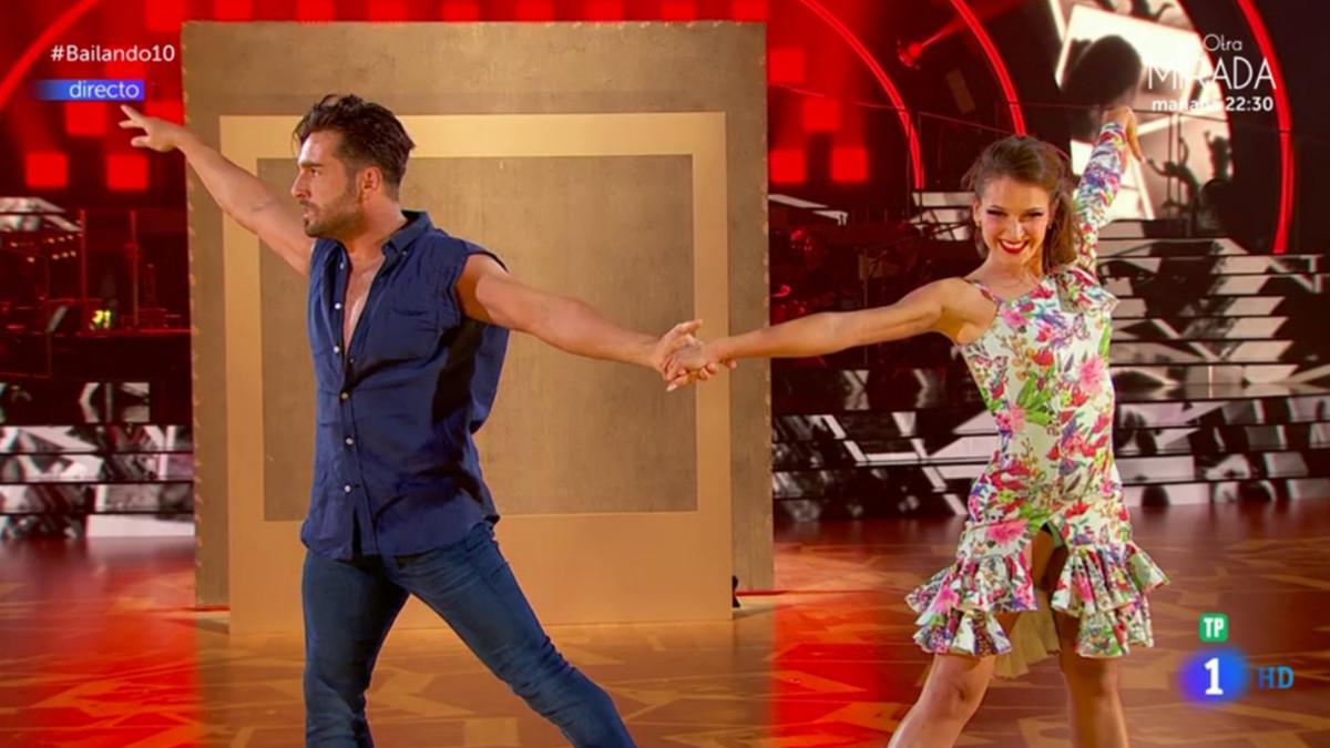 David Bustamante y Yana Olina bailando salsa en la semifinal de 'Bailando con las estrellas'