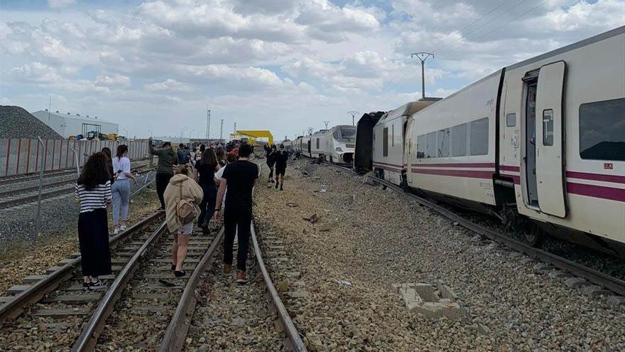 Descarrila un Alvia en Zamora tras arrollar a un turismo que cayó a la vía