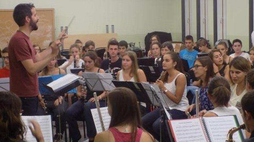 La Banda de Música de Cardona en un dels últims assajos abans de la festa major