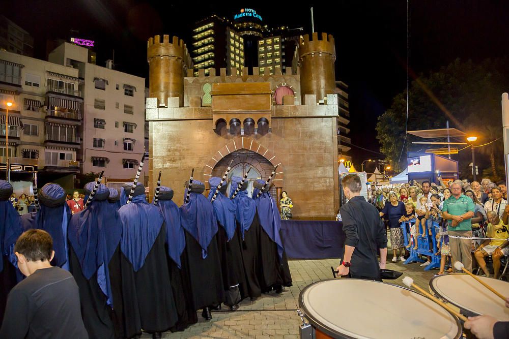 Benidorm se rinde a los pies de la cruz