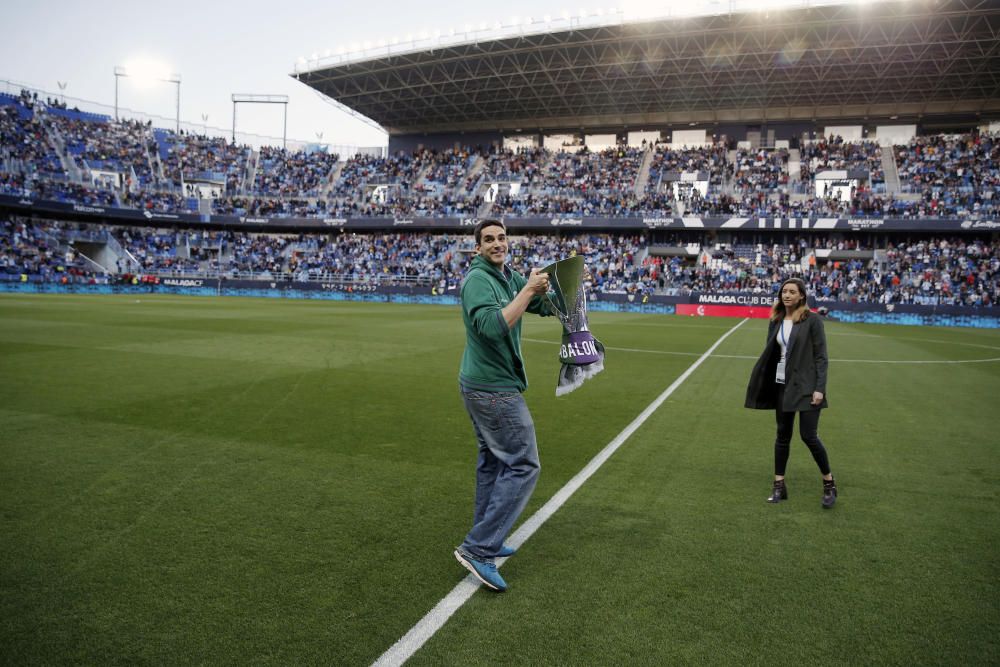 La afición de Martiricos se rinde al Unicaja y a su trofeo de campeón de la Eurocup