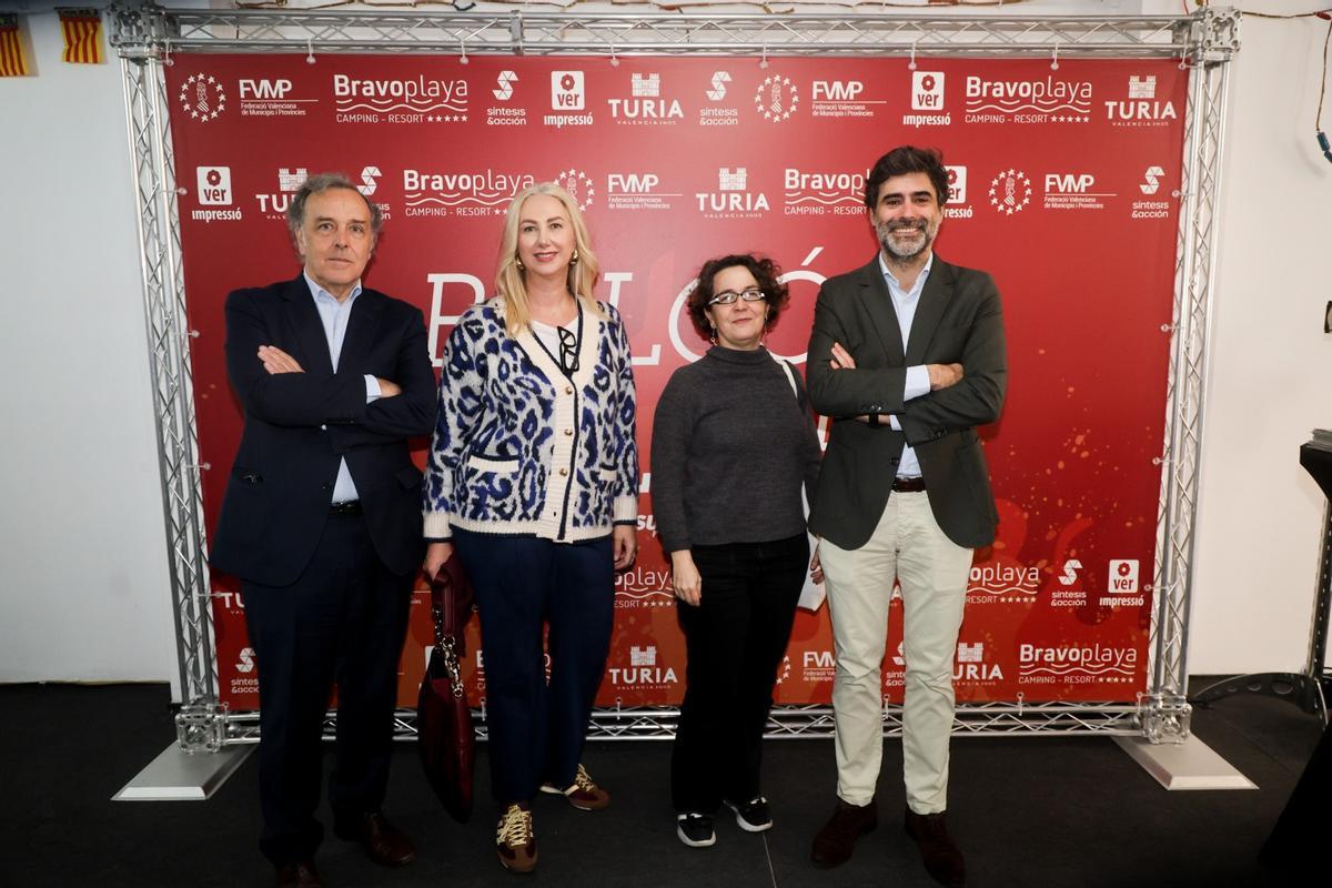 Alcaldes y alcaldesas copan el tercer día de balcón fallero de Levante-EMV