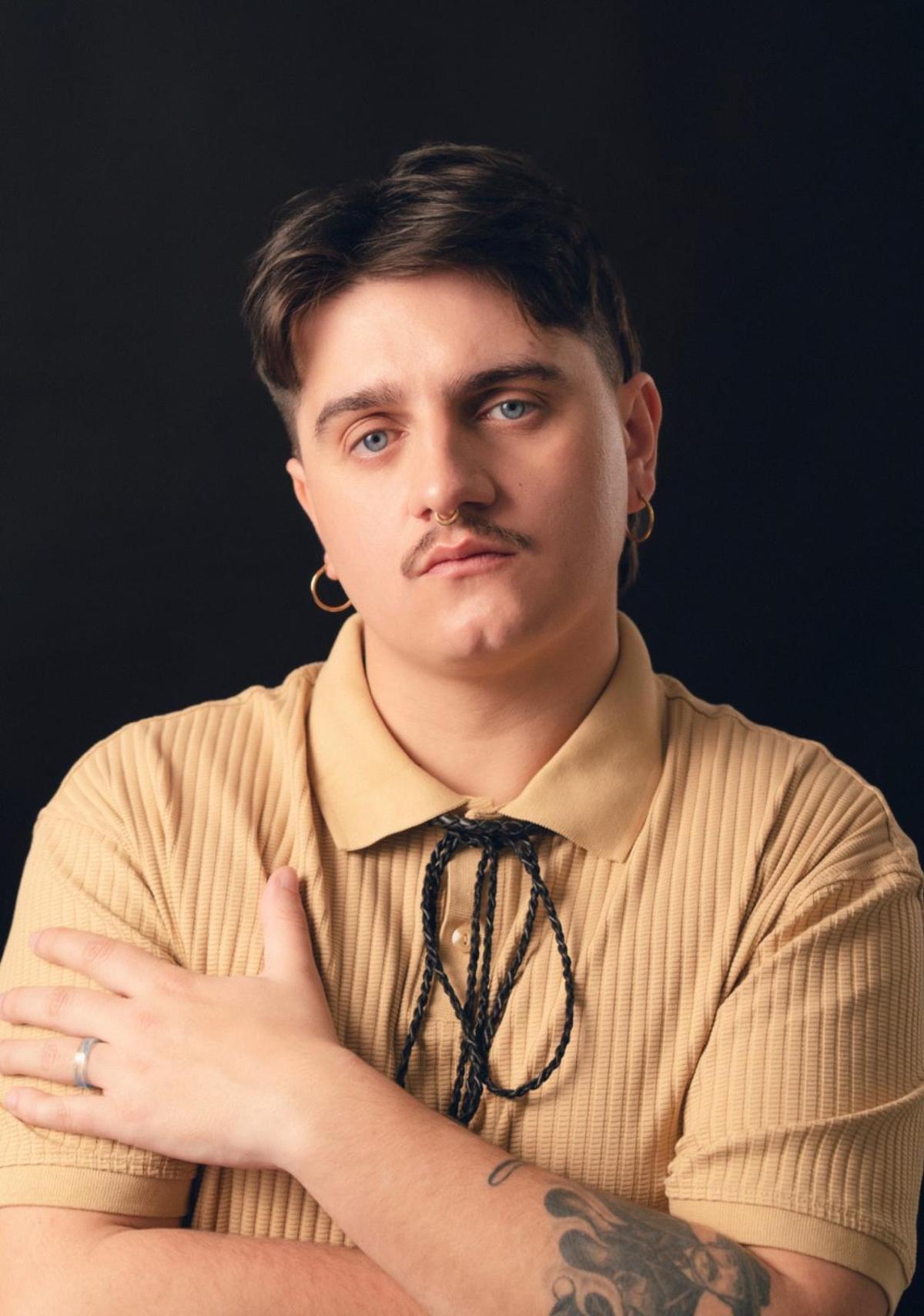 Dani Cornes, cantautor grovense.