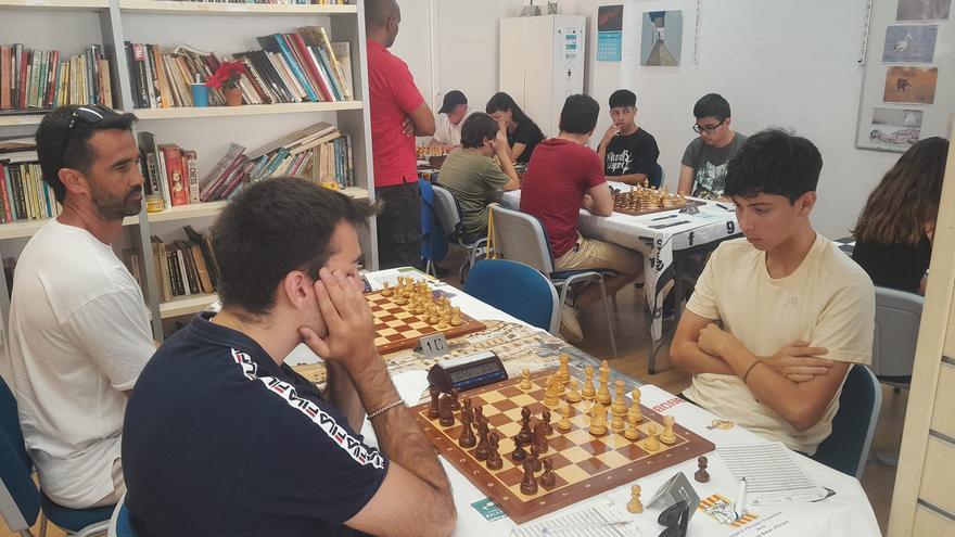 Partidas de ajedrez en Ibiza en recuerdo de Roberto Vidal