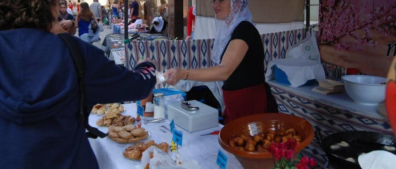 La parada de venta de buñuelos de Ángela Tomás.