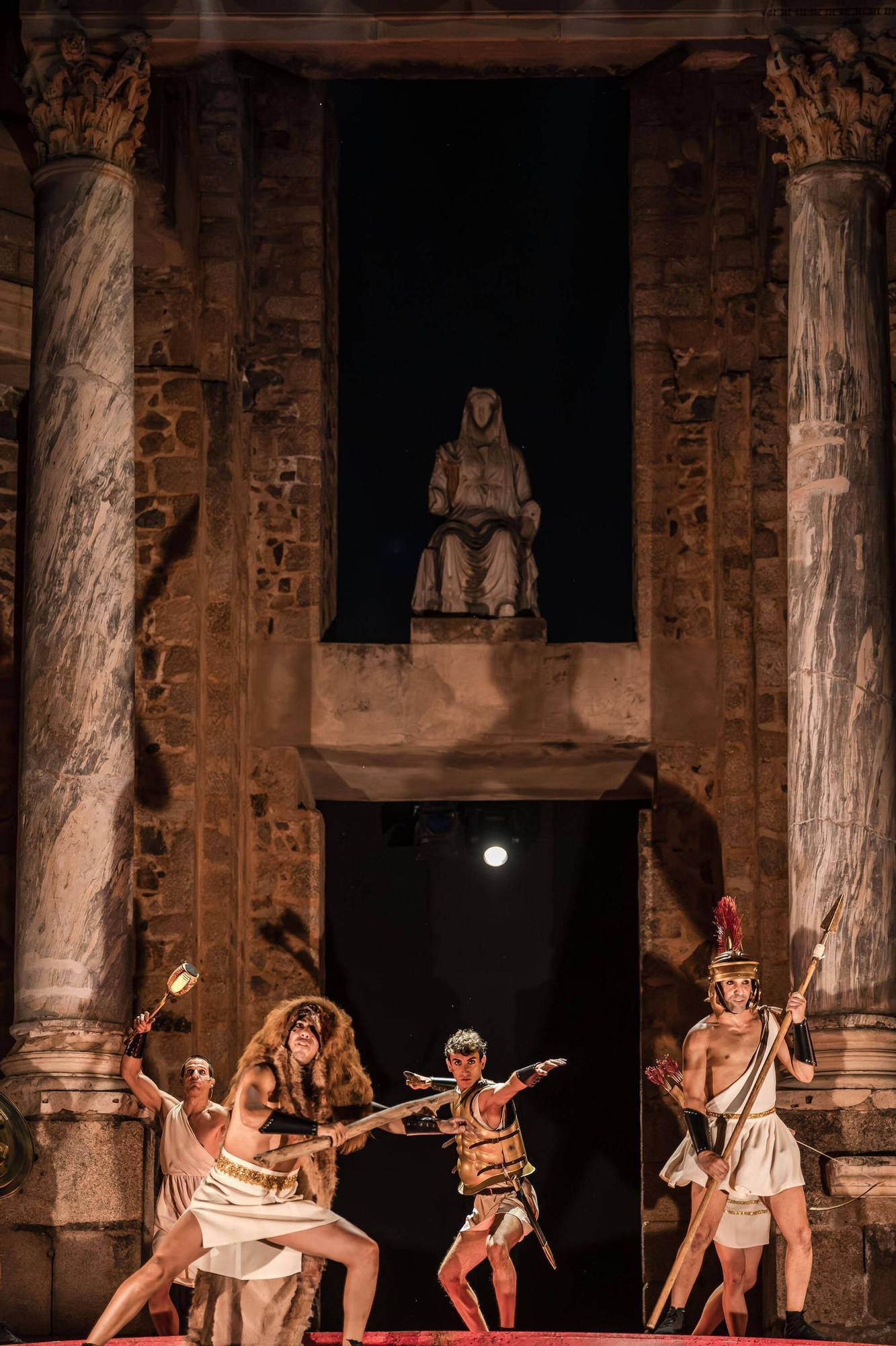 Las imágenes de 'Alejandro y el eunuco persa', la obra de esta semana del Festival Internacional de Teatro Clásico de Mérid