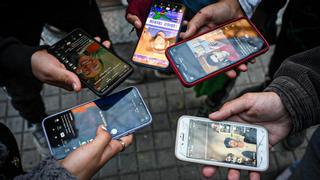 El plan de salud mental de Barcelona buscará limitar el uso abusivo del móvil