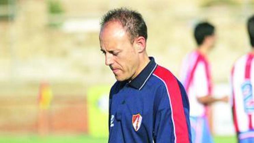 Álex Monserrate, durante un partido del Barbastro.